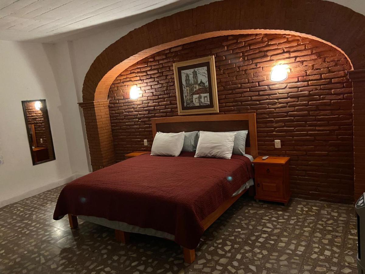 El Gran Toril Hotel Taxco de Alarcon Exterior foto